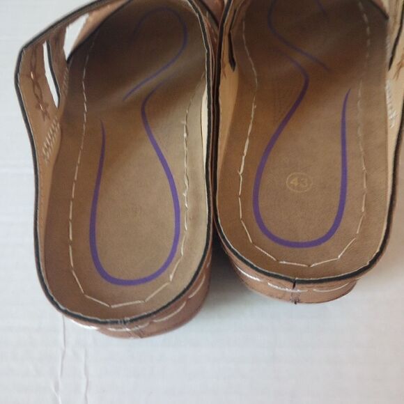 Faux leather eyelet lace sandals with outside stitching - Picture 9 of 10